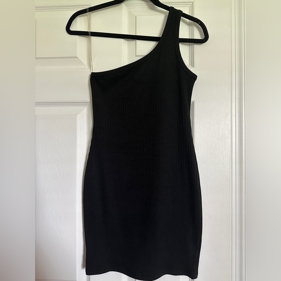 Kendall & Kylie Black Mini Dress - Picture 1 of 2